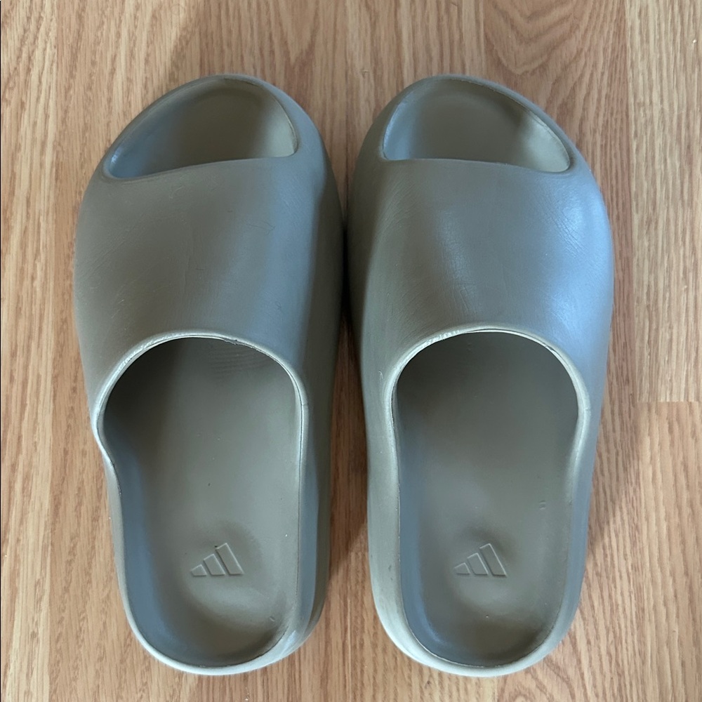 Yeezy Slide Sandals in Khaki 6.5
